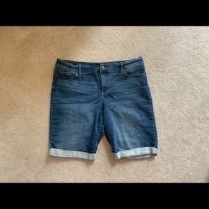 Womens Juicy Couture size 12 bermuda shorts